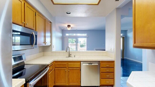 Building Photo - 7254 Shoreline Dr