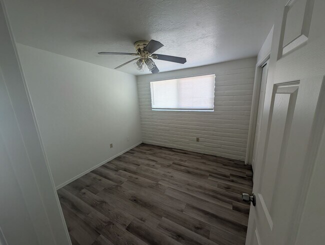 Building Photo - 4 Bedroom and 2 Bath Rental