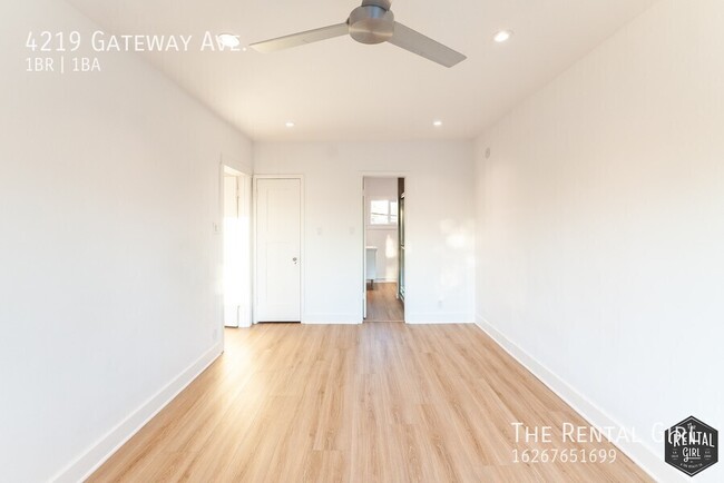 Building Photo - Sweet Silver Lake One Bedroom | Upper Unit...