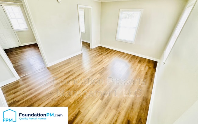 Building Photo - 2774 Dunn Ave