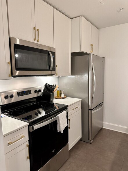 Building Photo - 758 N Broadway