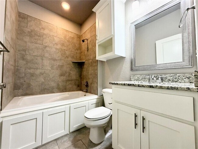 Building Photo - 1309 W Gum St