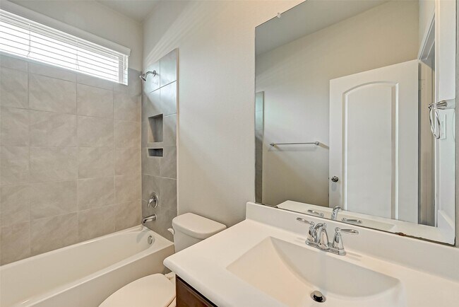 Building Photo - 14111 Lake Lodge Dr