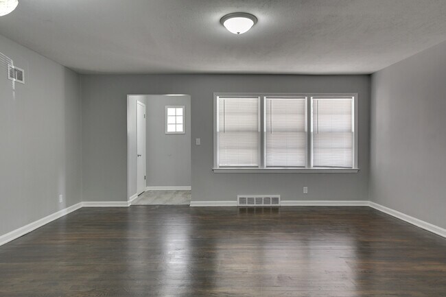 Building Photo - 2110 S 50th St