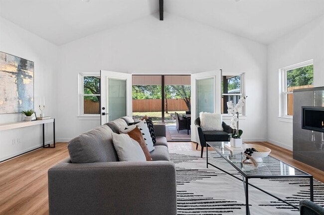 Building Photo - 6501 Thomas Springs Rd