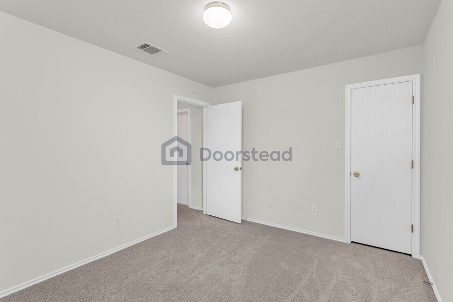 Building Photo - 223 Sylvan St