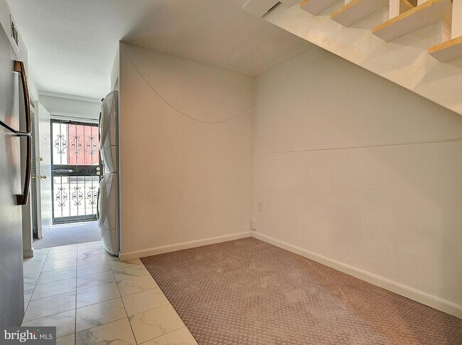 Building Photo - 1209 I St SE