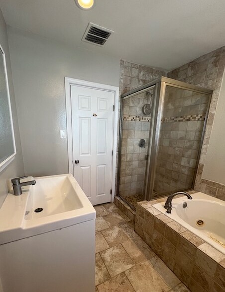 Building Photo - 1632 N Pepper St