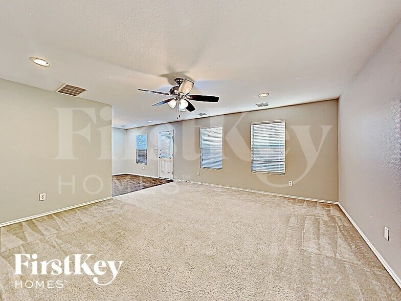 Building Photo - 6933 Meadow Way Ln