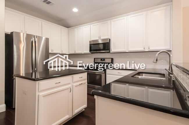 Building Photo - 126 Pleasant Hill Ln