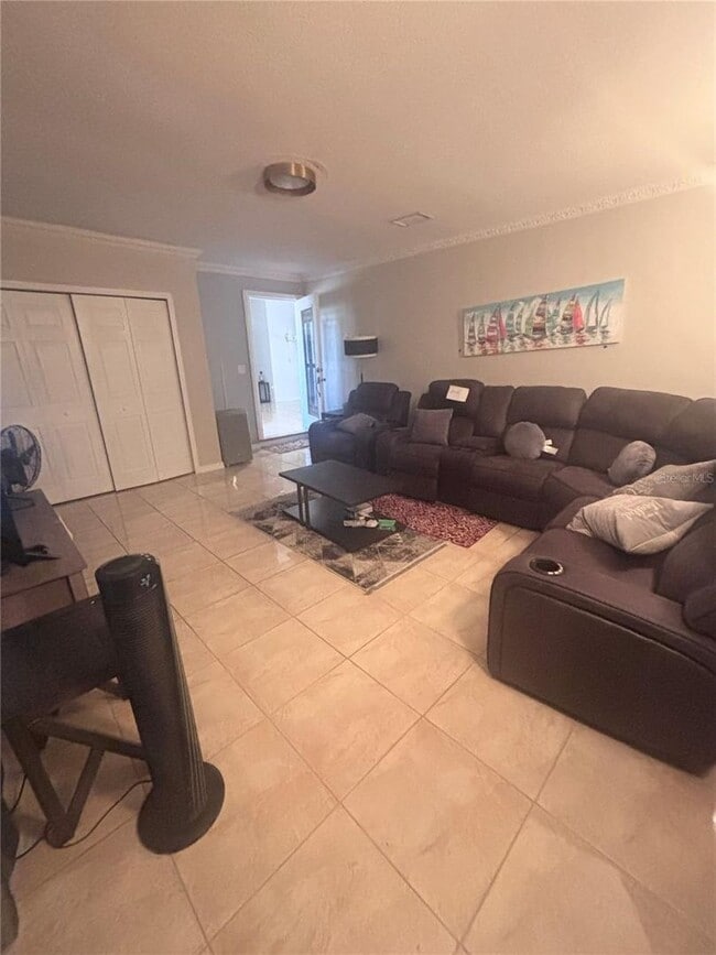 Building Photo - Poinciana Home