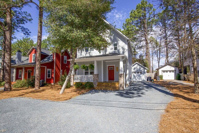 Building Photo - Charming Cottage in DOWNTOWN Southern Pines