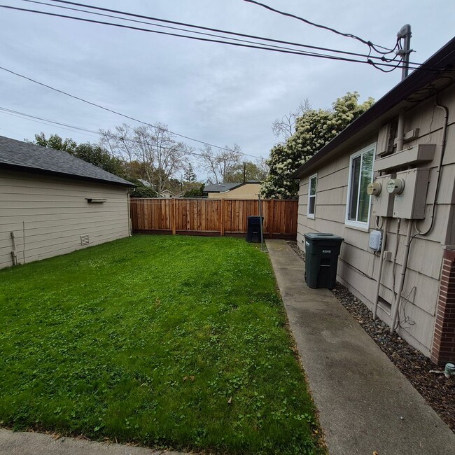 Building Photo - 3835 Sherman Way