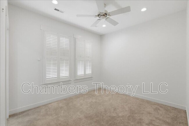 Building Photo - 2735 Linden Ln