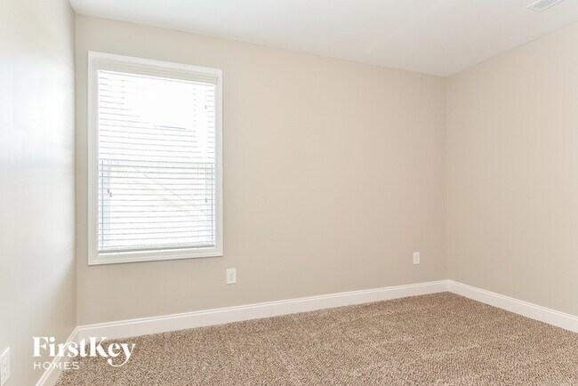 Building Photo - 743 Breeders Cup Dr