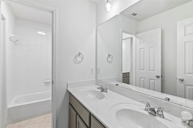 Building Photo - 4424 Overbrook Dr