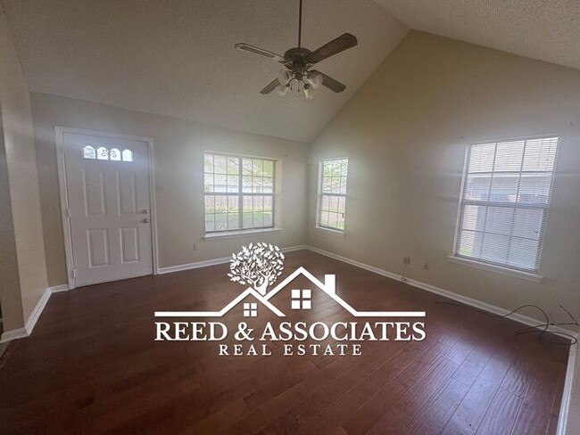Building Photo - Lovely 3 Bedroom home in Southeast Area