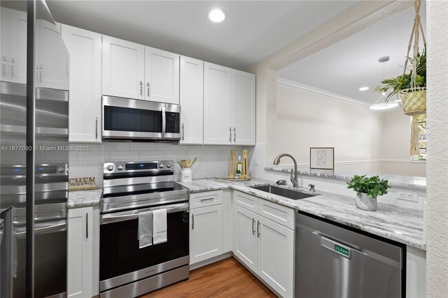 Building Photo - 433 SW 147th Ave