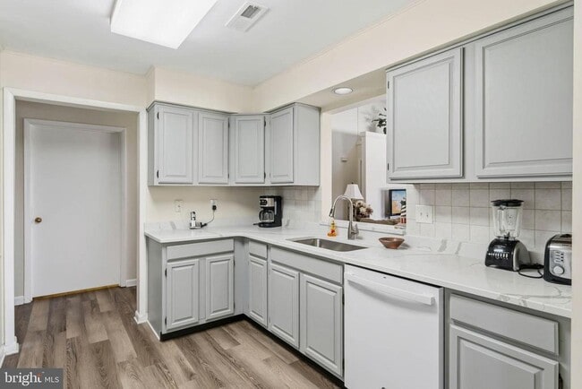 Building Photo - 18530 Drayton Hall Rd