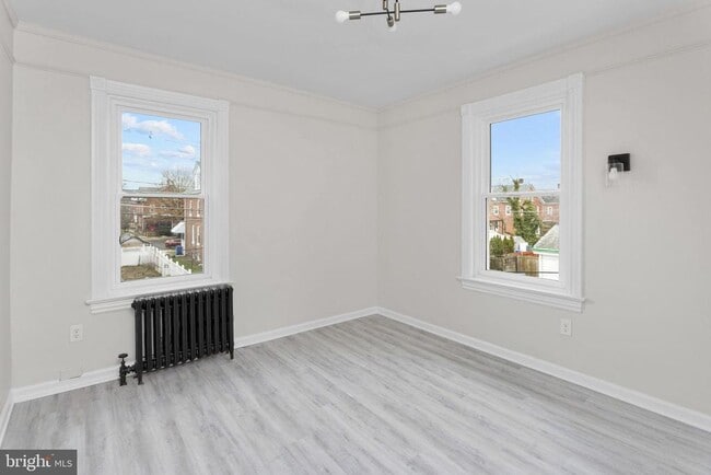 Building Photo - 12 6th Ave