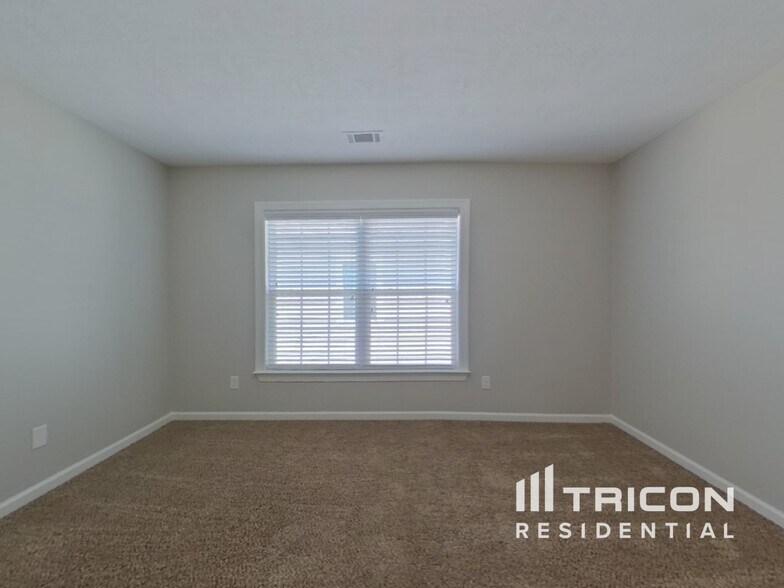 Building Photo - 551 Bunchgrass St