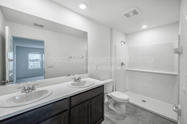 Building Photo - 8250 SW 67th Ave