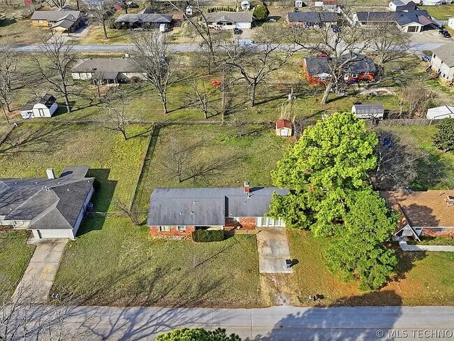 Building Photo - Bixby Southtown