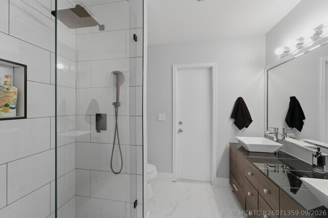 Building Photo - 606 Juniper Pl