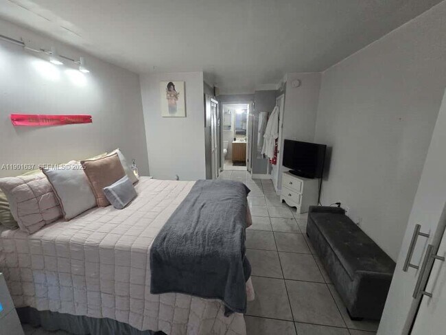 Building Photo - 15620 SW 80th St