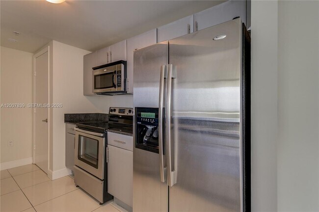 Building Photo - 1871 NW S River Dr