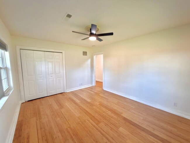 Building Photo - 1216 Eastwood Ave