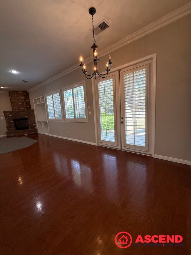 Building Photo - ** Move In Special! **Charming Home in Olive Dr Area!