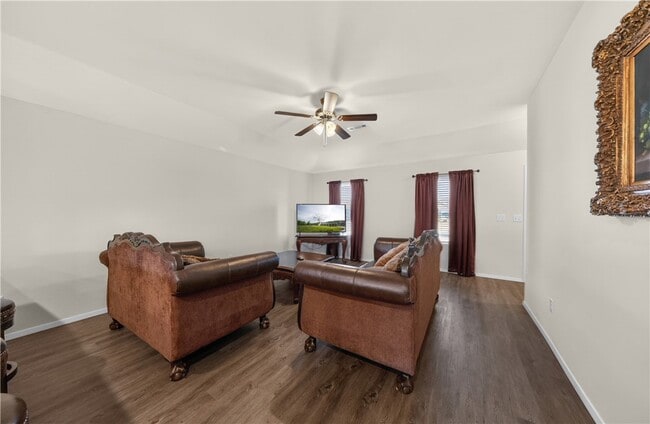 Building Photo - 8110 Dogwood Dr