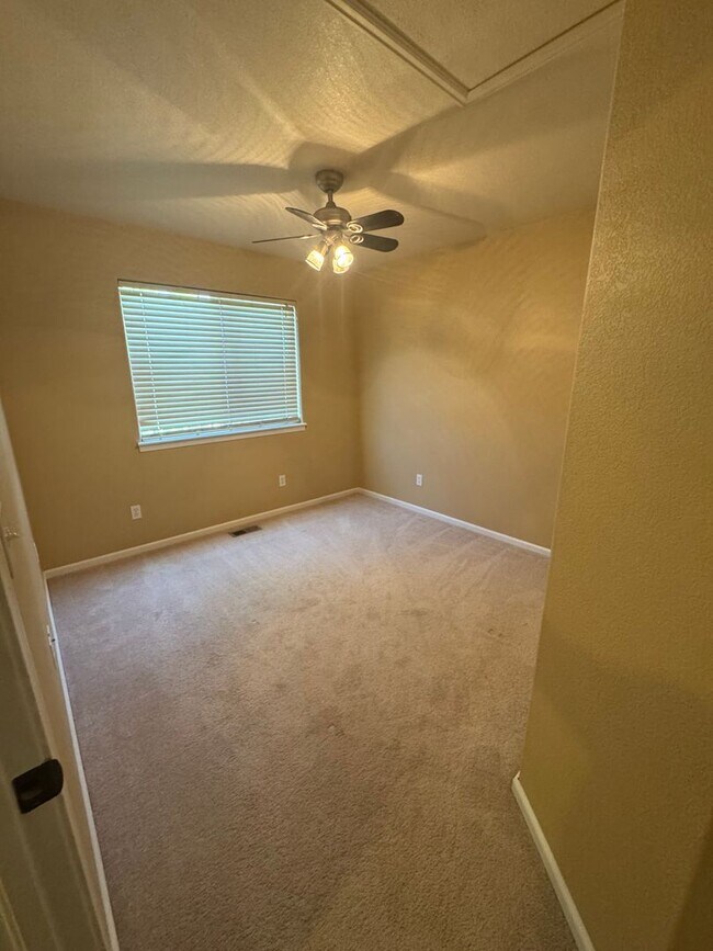 Building Photo - 4547 Hayler Ave