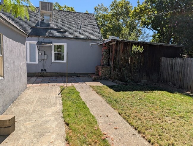 Building Photo - 4 Bedroom Home near Caldwell Park