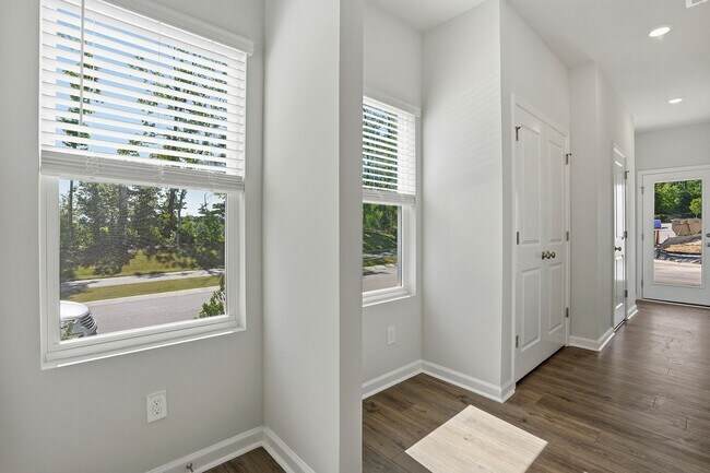 Building Photo - BRAND NEW TOWNHOME-9 FOOT CEILINGS-TWO CAR GARAGE-POOL COMMUNITY