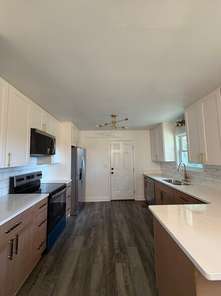 Building Photo - 7754 Vista Hills Dr