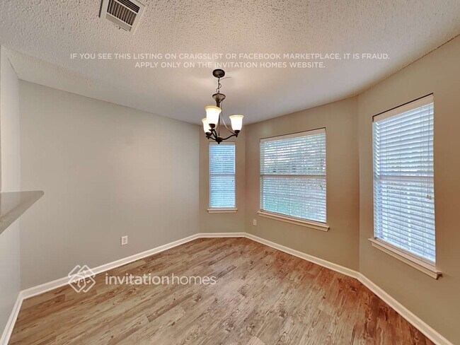 Building Photo - 6950 Foxmoor Way