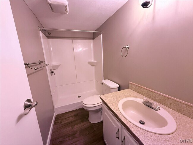 Building Photo - 68 Bingham Rd