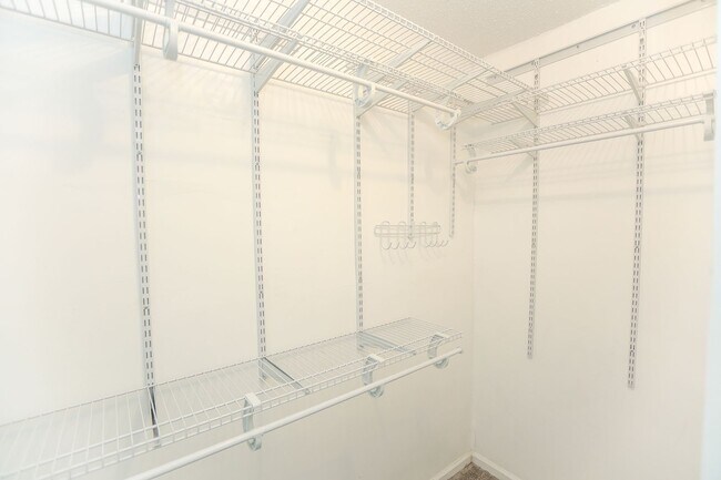 Building Photo - "Charming Kempsville Lake Townhome – Great Amenities & Location!"