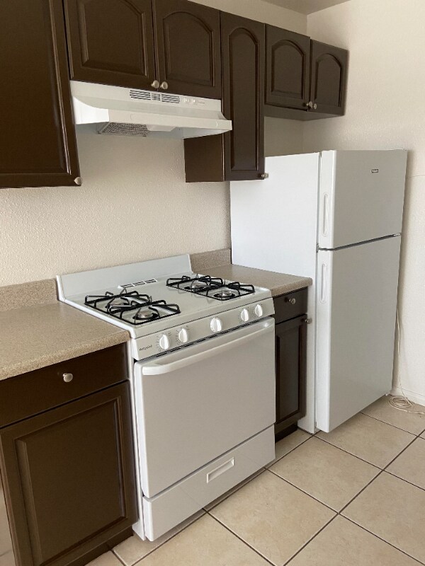 Building Photo - 1073 Estes St