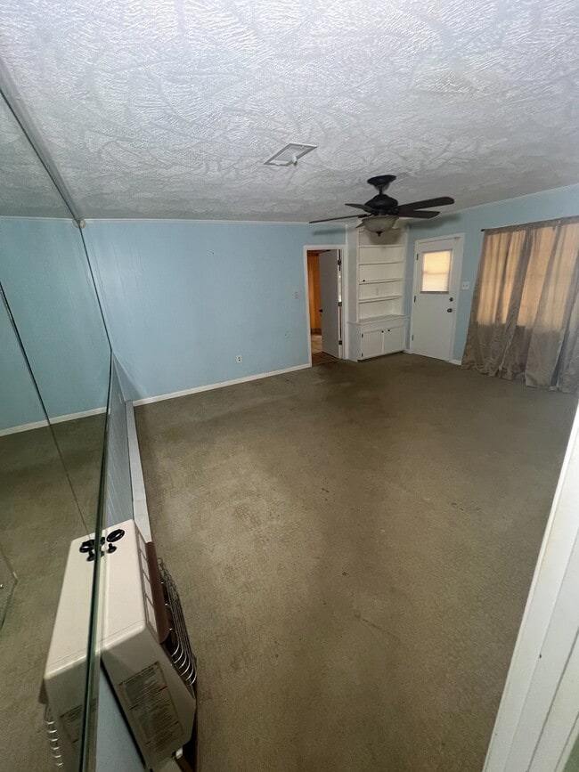 Building Photo - 19 Rob Ln