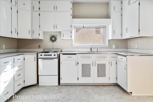 Building Photo - 4 br, 2 bath House - 1901 Iowa Street