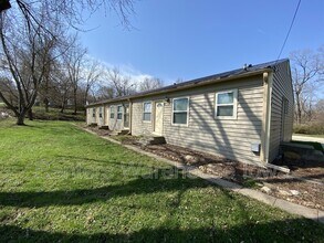 Building Photo - 904 Luster Ln