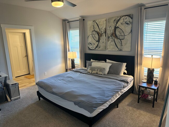Building Photo - AUGUST MOVE IN!  Beautiful Midtown Reserve 3 Bedroom Home For Lease
