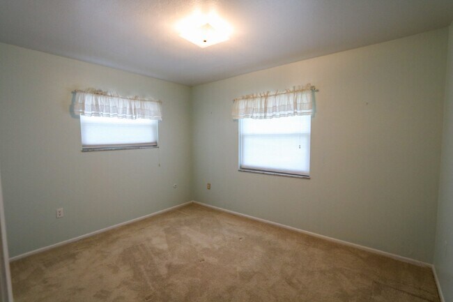 Building Photo - 1204 Harkness Way