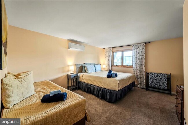 Building Photo - 31 Middle Village Way