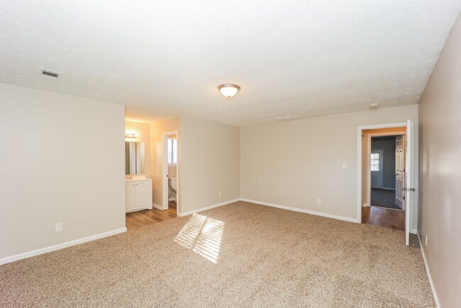 Building Photo - 148 Little Joe Ct