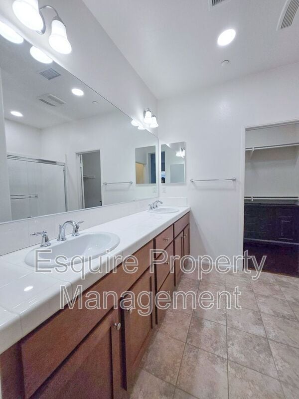 Building Photo - 320 Harbor Breeze Dr