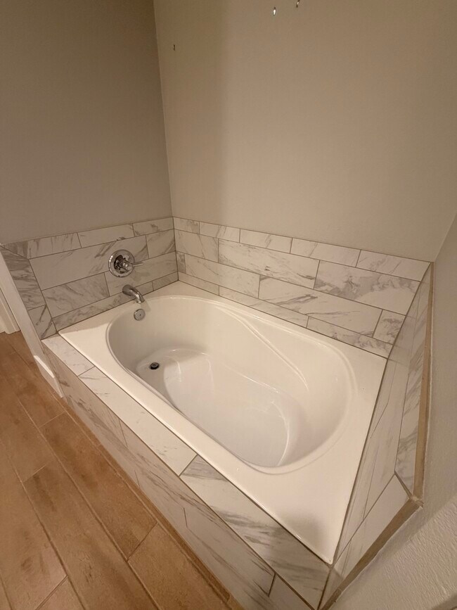 Building Photo - 1206 Burgandy Dr